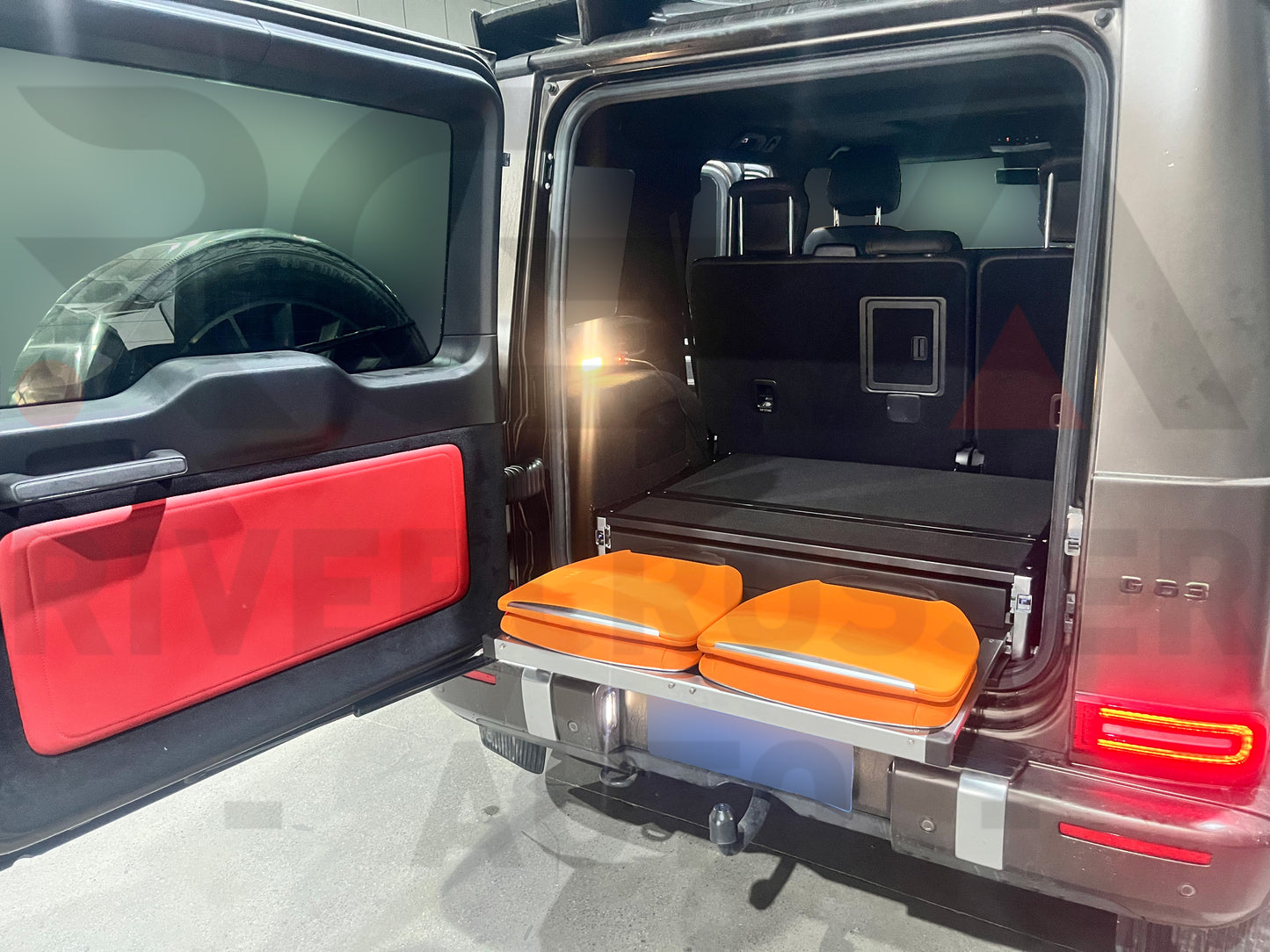 Mercedes-Benz G-Class Viewing Seat/ Trunk Viewing Seat (Aftermarket)
