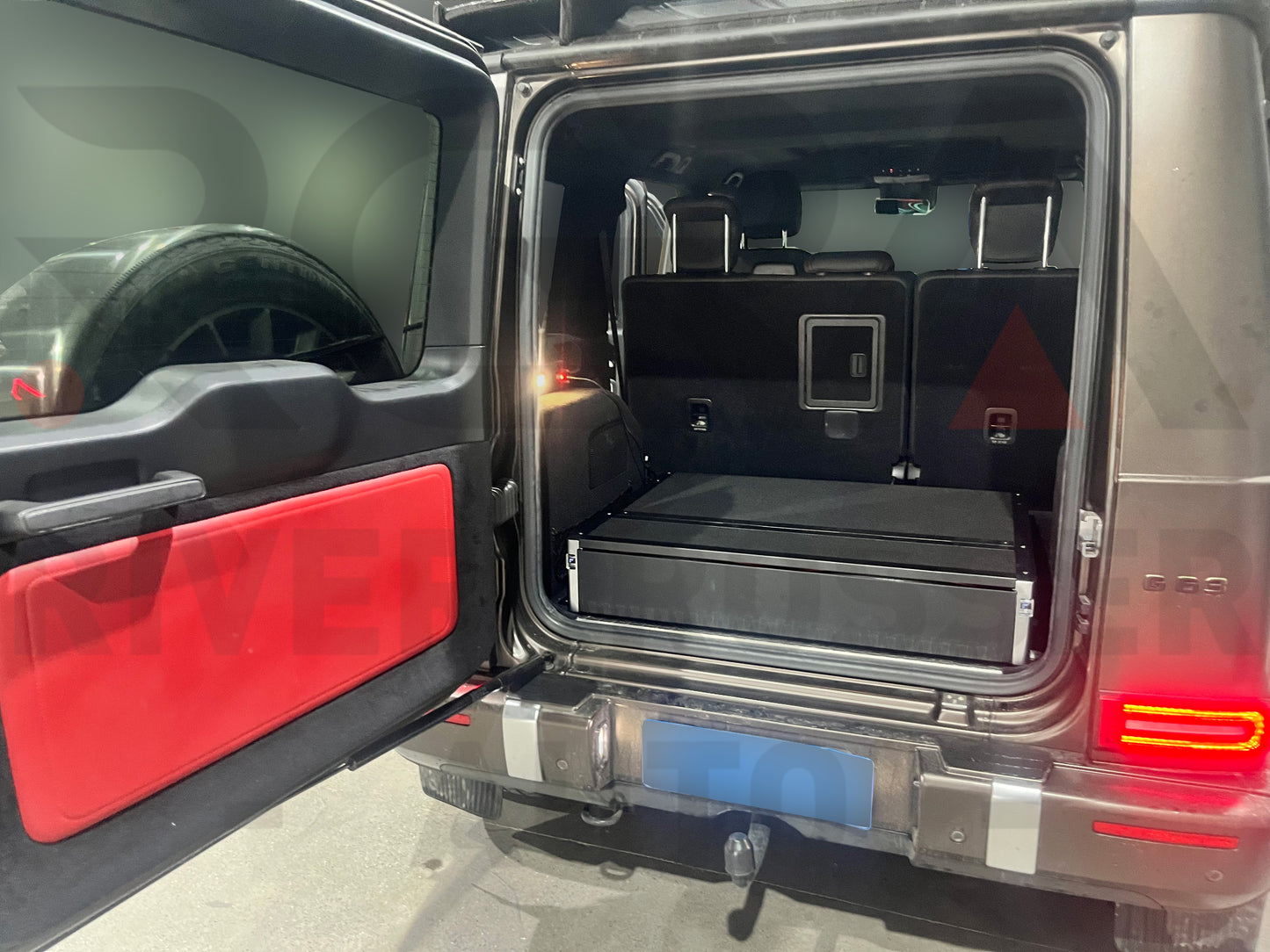 Mercedes-Benz G-Class Viewing Seat/ Trunk Viewing Seat (Aftermarket)